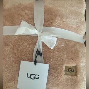 Ugg brand throw blanket 50”x70” blush pink color